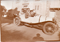 AU782