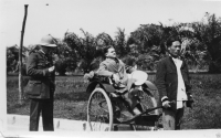 AZ048