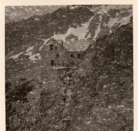 BK872