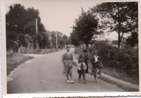 DE563