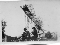 DE785