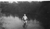DG884