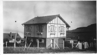 DG895