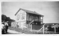 DG896