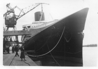 DH832