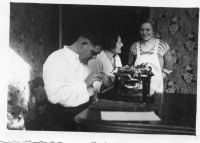 DH938