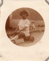 DY885